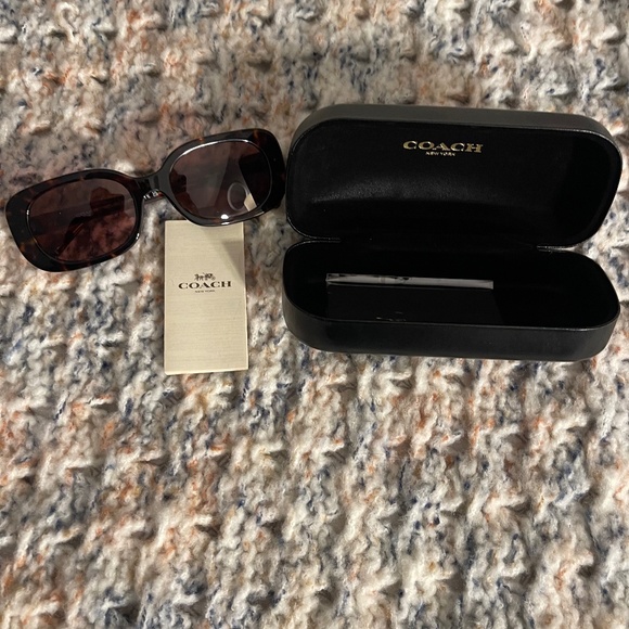 Women’s Coach Sunglasses - Picture 1 of 4